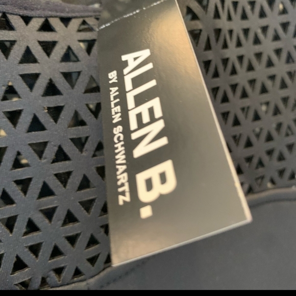 BRAND NEW SCUBA DRESS MADE OUT OF WETSUIT MATERIAL FEELS ABSOLUTELY AMAZING!! - Picture 3 of 3